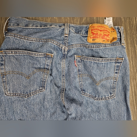 Levi's 501 Original Fit Men's Jeans Straight Leg medium stonewash W28 L32 - Picture 4 of 6